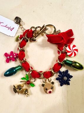 Betsey Johnson Santa Baby Gold Chain Red Velvet Ribbon Bow Charm Bracelet